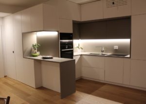 Cucina con top in laminato effetto pietra – Casa del Mobilio di Luigi &  Enia Scaringella